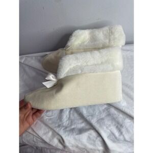 80'S Deluxe Comfort Collection Womens Cream Plush Fuzzy Booties Slippers Small